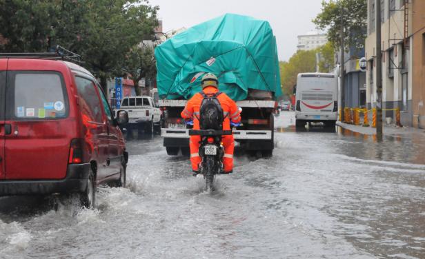 Prohibirán que circulen camiones cuando llueve en Cerro Largo; fuertes multas para infractores