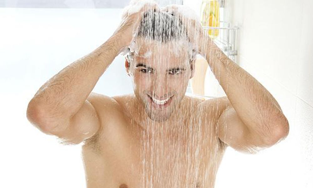 ¿Te duchas a diario? ¡Error! Los gérmenes y las bacterias te comerán vivo
