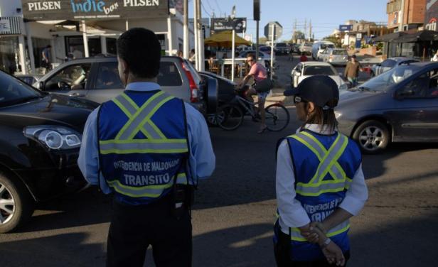 Inspectores de tránsito de Maldonado reclaman 362:501.951 pesos por deuda de multas