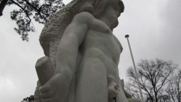 Estatua de Hércules ahora tiene pene desmontable