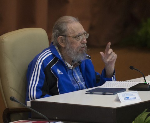 Fidel reaparece y realiza discurso en clausura de congreso comunista cubano