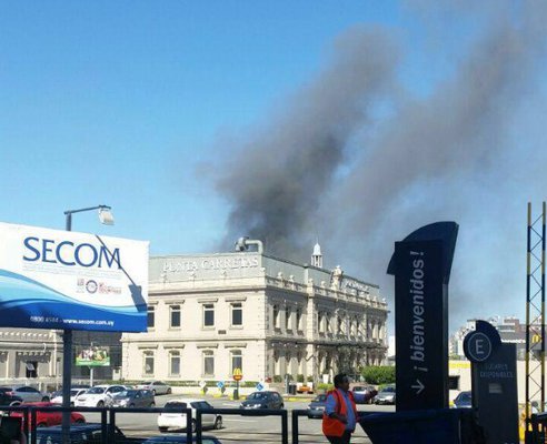 Incendio en shopping de Punta Carretas; evacuaron todo el establecimiento