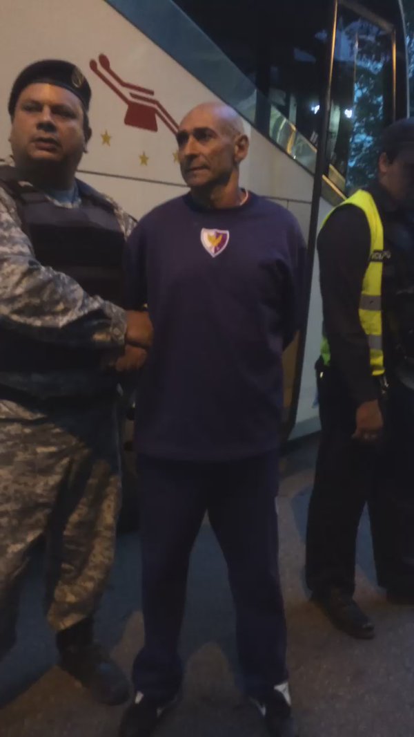 Incidentes en el Parque Central antes del partido; técnico de Fénix detenido por la policía