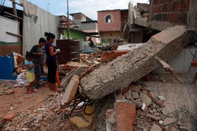 El presidente de Ecuador declara de ocho días de luto por el terremoto