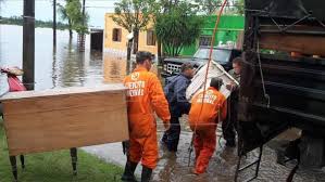 Número de desplazados por inundaciones en Uruguay bajó a la mitad