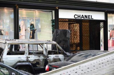 Espectacular alunizaje para robar una lujosa tienda del centro de París