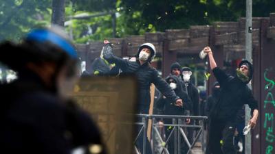 Francia: Piedras y bombas molotov en violenta protesta por reforma laboral
