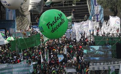 Trabajadores colapsan Buenos Aires en primera marcha contra Macri
