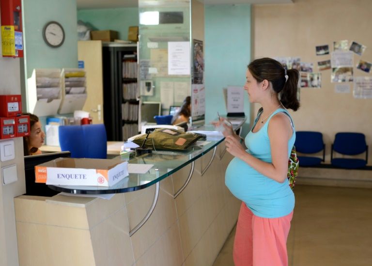 Embarazos en adolescentes disminuyen a su nivel más bajo en EEUU