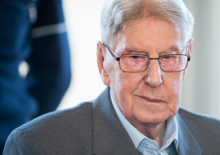 Un antiguo guardia de Auschwitz pide perdón por primera vez en su juicio