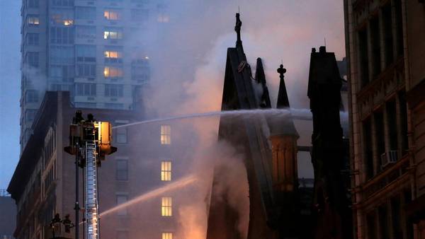 Histórica iglesia en Nueva York destruida por infernal incendio
