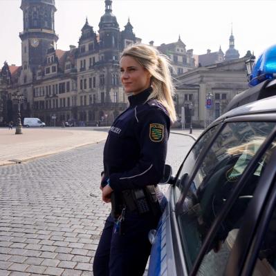 Miles quieren ir a Alemania para que esta policía los meta presos