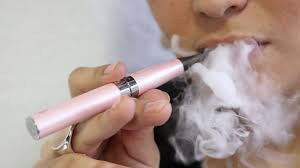Gobierno EEUU prohíbe venta de cigarrillos electrónicos a menores de 18 años