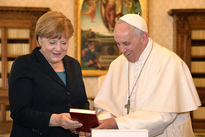 Papa Francisco aboga por una Europa sin muros "donde ser emigrante no sea un delito"