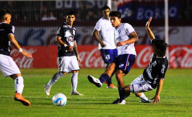 Nacional le ganó 1 a 0 a Racing: Los tricolores siguen luchando a tres frentes a la vez
