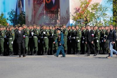 Más de 10 mil militares marchan por la Plaza Roja de Moscú en Desfile de la Victoria sobre la Alemania nazi
