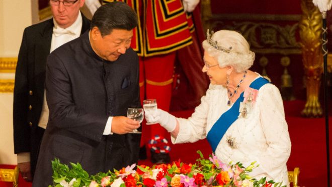 China censura comentarios de la Reina Isabel II sobre grosería de sus funcionarios