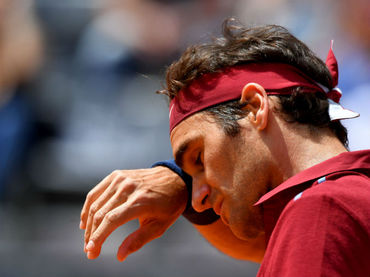Federer eliminado de Roma por problemas de espalda