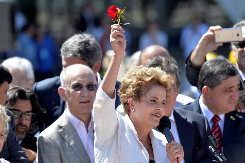 América mira con recelo la salida de Rousseff