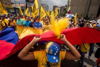 El chavismo saca músculo en defensa de Maduro con una multitudinaria marcha en Caracas