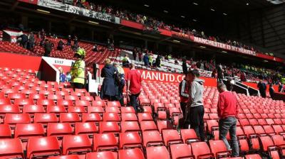 Suspenden partido de fútbol entre Manchester United y Bornemouth por alerta de seguridad