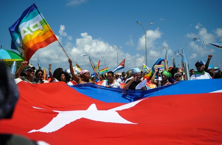 Atronadora conga antihomofobia estremece La Habana