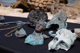 Israel descubre mayor tesoro marino de 1.600 años de antigüedad; estatuillas y monedas de la época romana