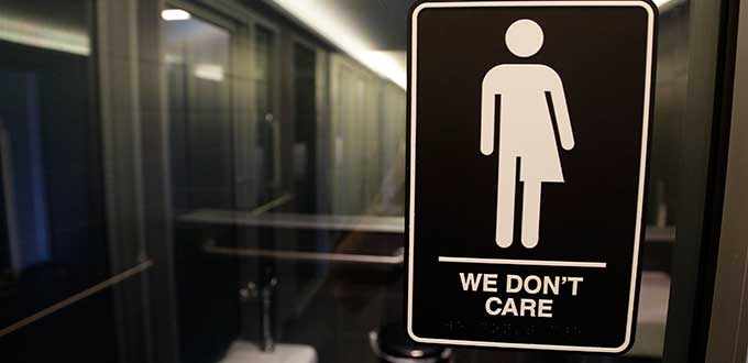 Demandan a distrito escolar de EEUU por permitir transexuales uso baños que prefieran