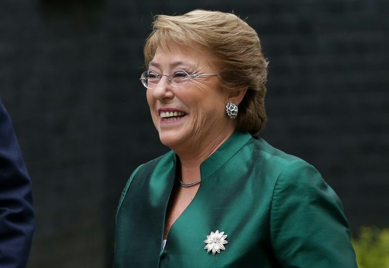 Presidenta Bachelet visita a mujer a quien le arrancaron los ojos