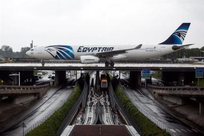 Avión de Egytair se estrella en el Mediterráneo con 66 personas a bordo