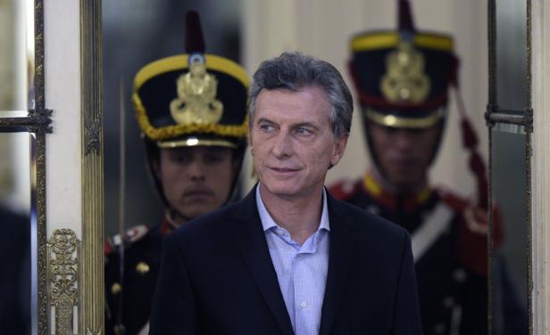 Macri vetó una ley antidespidos por considerarla "antiempleo"