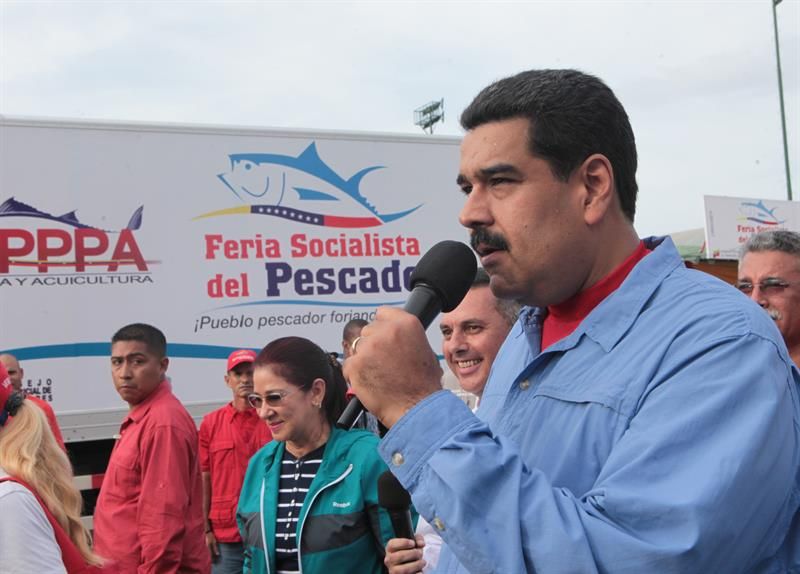 Maduro se prepara entre armas para "consolidar la paz" en Venezuela