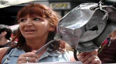 ¿Alguien lo escuchó?: Cacerolazo en protesta por aumento de impuestos en Montevideo