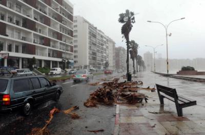 Alerta por vientos fuertes y lluvias desde este domingo hasta el martes en Uruguay