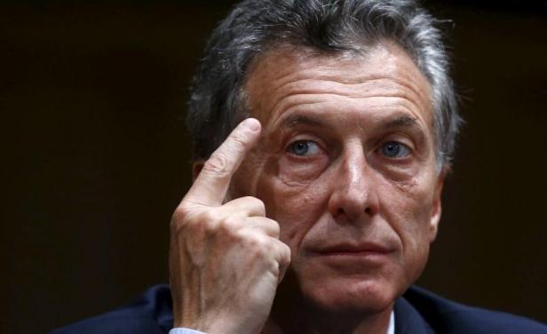 Justicia argentina ordenó a Macri detener locura en las alzas de tarifas y jaquea su gobierno
