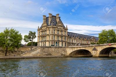 Cierran el Louvre para evacuar obras de arte por la subida del caudal del Sena