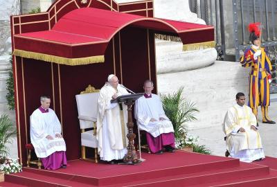 Pahhh...El Papa insta a jueces a ser libres y rechazar la "telaraña" de la corrupción