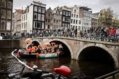 Ámsterdam está saturada de turistas: autoridades invitan a conocer otros lugares de Holanda