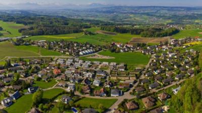 Pueblo de Suiza eligió pagar multa de 300 mil dólares antes de recibir a 10 refugiados