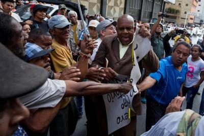 Beneficiarios por programas sociales del Estado se manifiestan en apoyo de Maduro