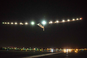 Avión Solar Impulse 2 aterriza en Nueva York y finaliza su travesía de más de dos años