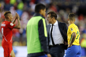 El enojo de Dunga tras eliminación de Brasil a manos de Perú: