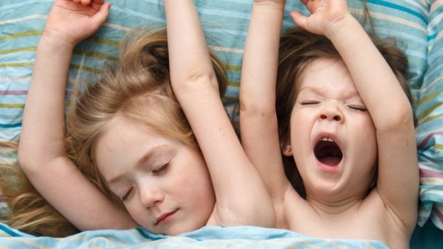 Sepa cuántas horas al día deben dormir sus hijos cuando son niños o adolescentes