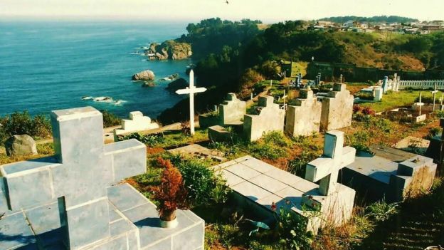 Historia extraordinaria de los cementerios sin muertos en las costas de Chile