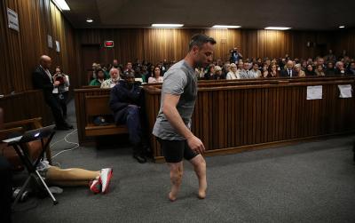 Corte le pide a Pistorius remover sus protesis
