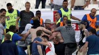 Francia expulsa al líder de los hinchas rusos por la violencia en la Eurocopa
