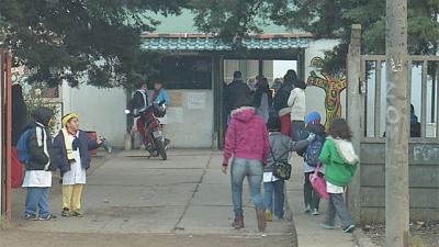 Madre de un alumno golpeó a guardia de escuela en barrio Maracaná