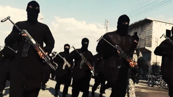El Estado Islámico apuñaló en el corazón y crucificó a dos jóvenes espías