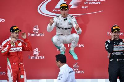 Rosberg extiende a Bakú su hegemonía en el Mundial