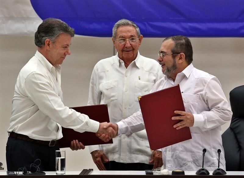 El jefe de las FARC dice que en adelante serán aliados de las Fuerzas Armadas